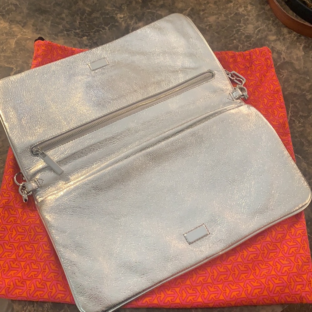 Tory Burch silver purse with chain dustbag - Picture 3 of 7